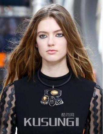�������Ů��ֻ�а������ߵľ��룡